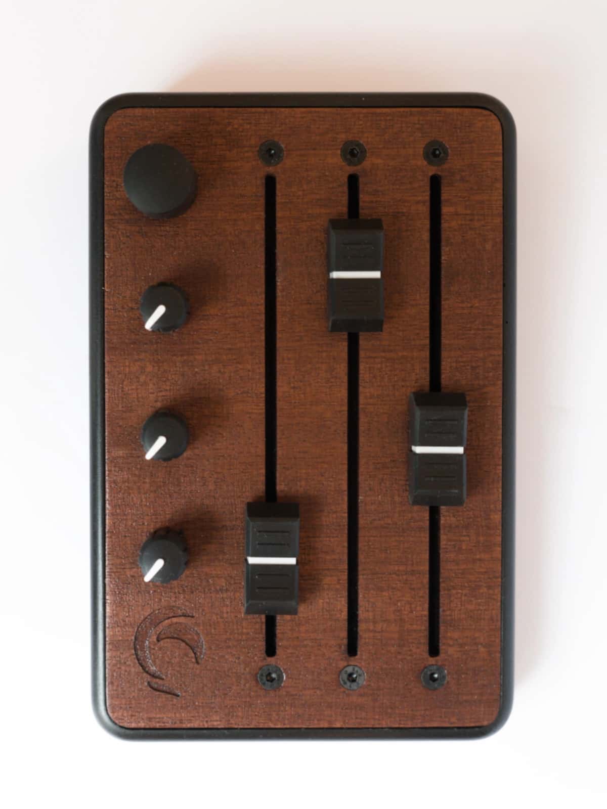 Top view of Brise MkII MIDI Controller, with its three faders, three knobs and a clickable rotary encoder