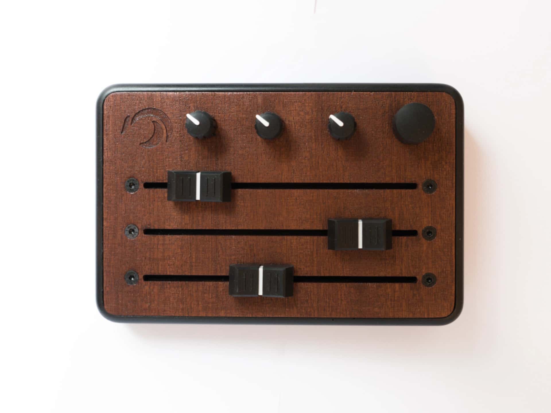 Top view of Brise MkII MIDI Controller, with its three faders, three knobs and a clickable rotary encoder