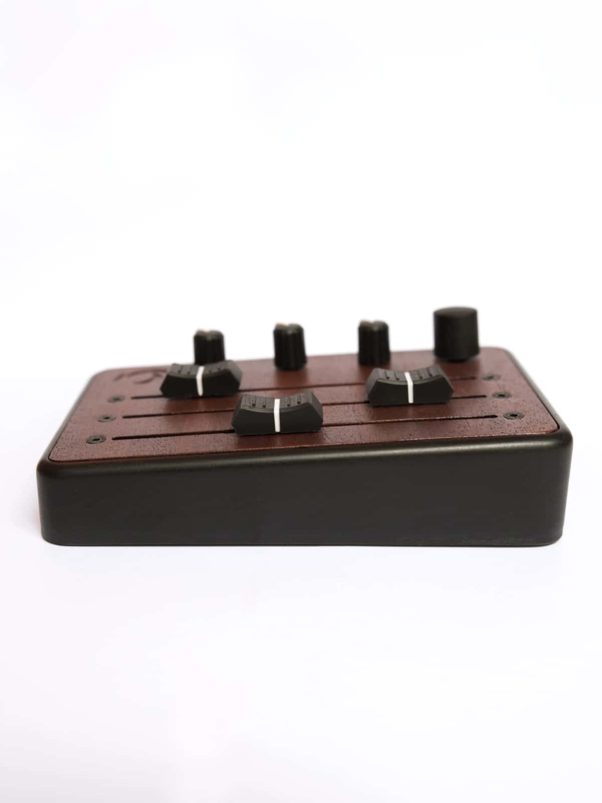 Brise MkII MIDI Controller seen from the back, with the engraved Souffle logo on the mahogany top