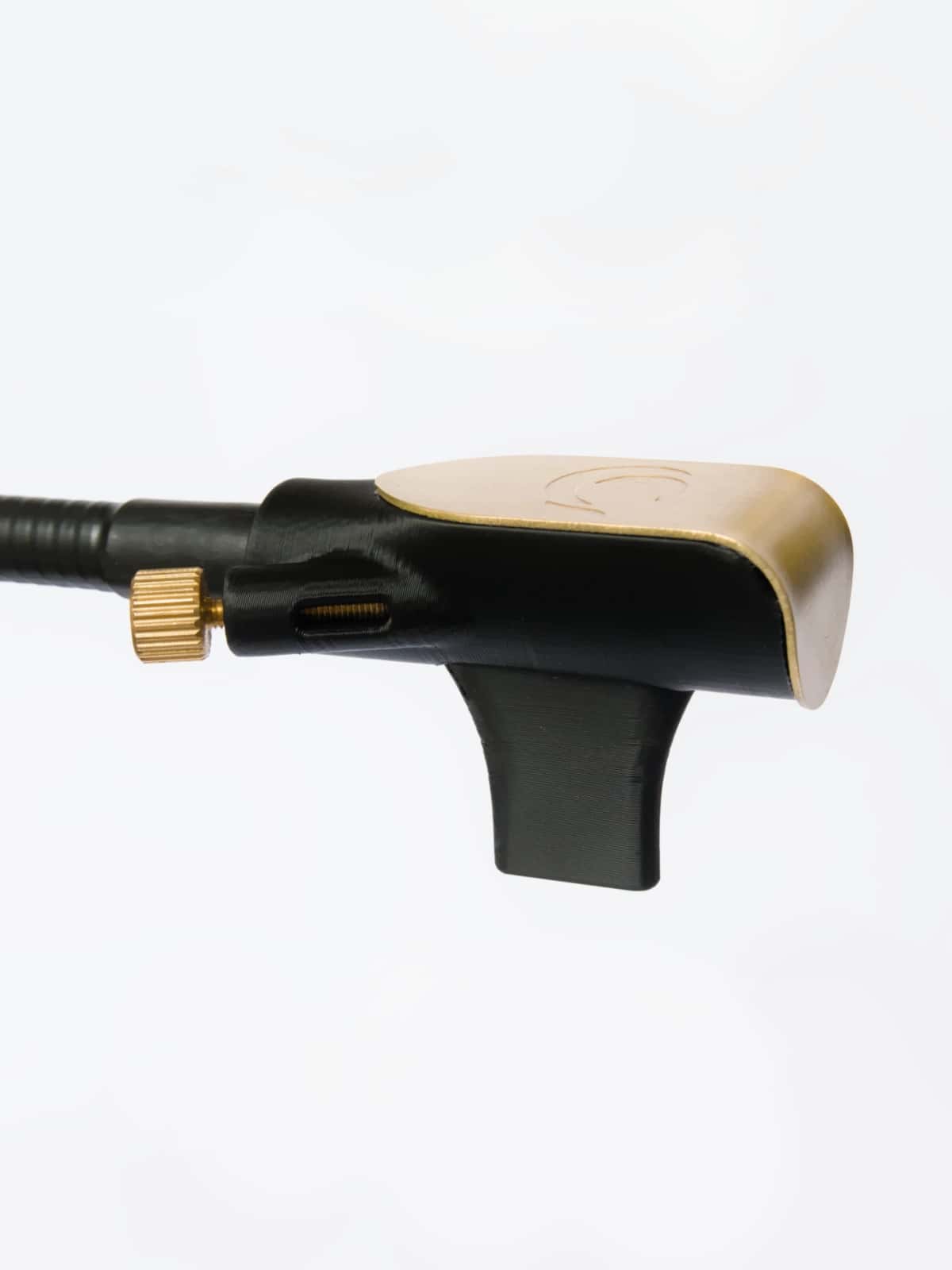 Close-up of the Zephyr mouthpiece, with its brass plate and brass thumb screw