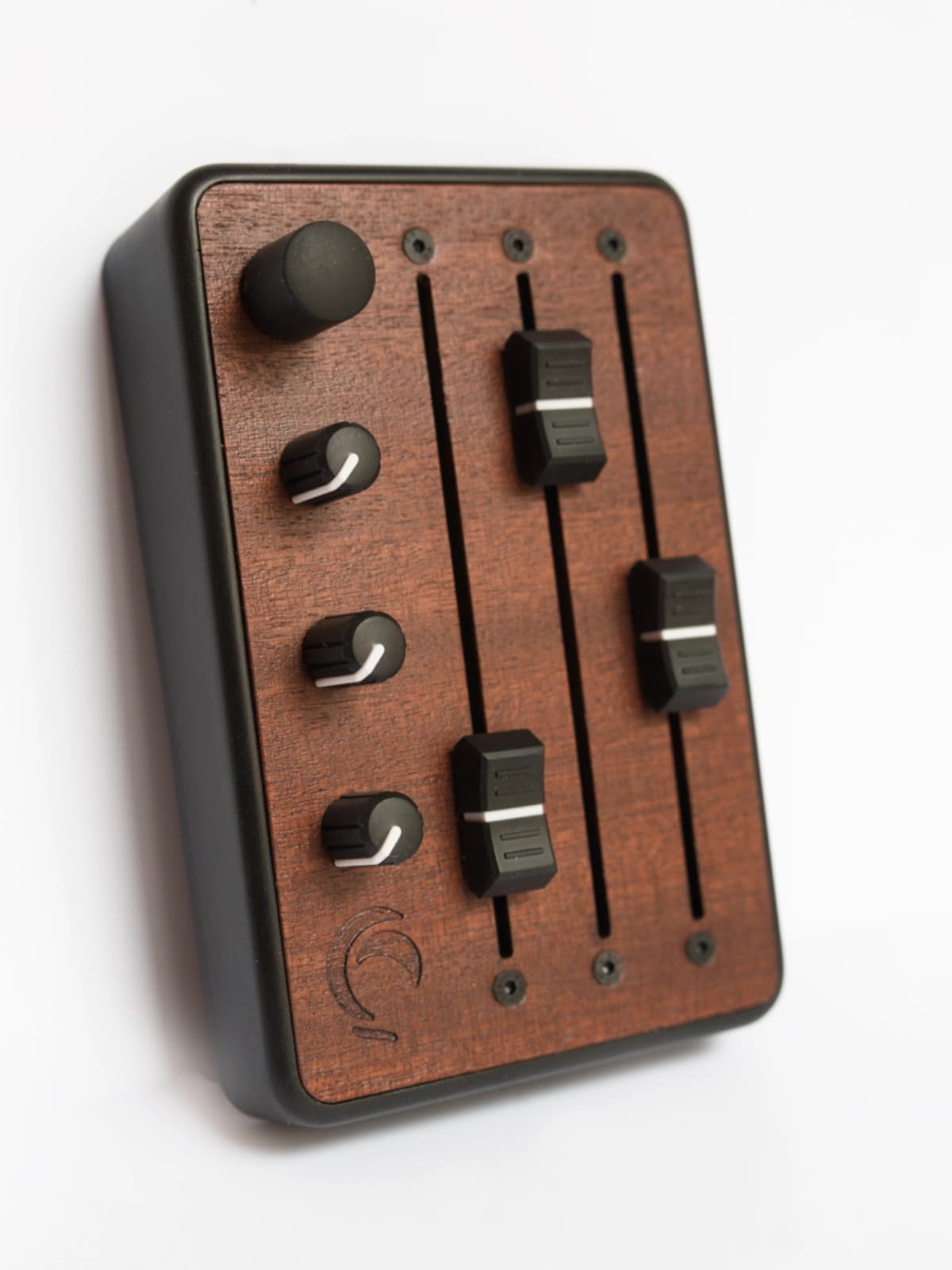 Brise MkII MIDI Controller standing upright, top view of the three 100mm faders, three knobs and the rotary encoder