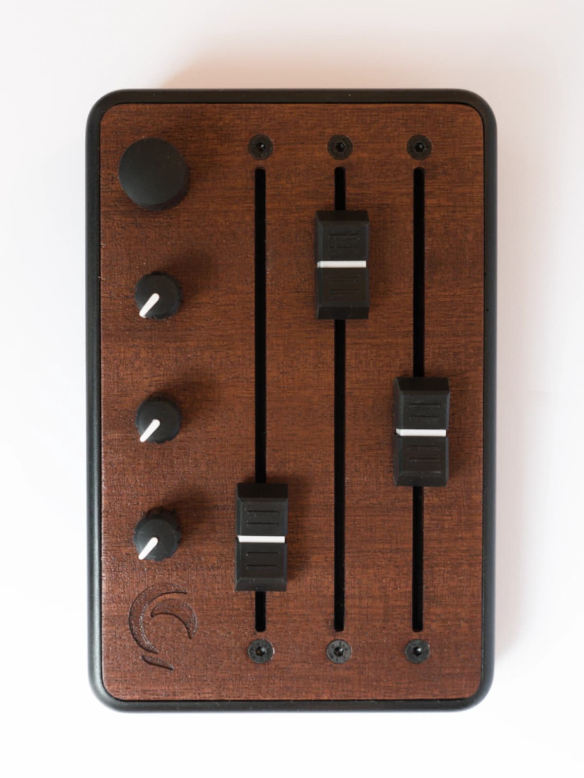 Top view of Brise MkII MIDI Controller, with its three faders, three knobs and a clickable rotary encoder