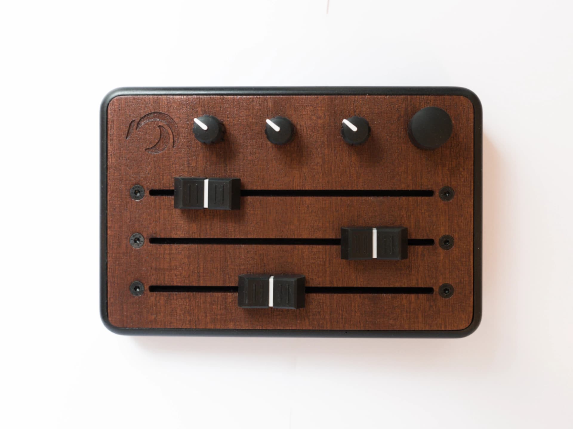 Top view of Brise MkII MIDI Controller, with its three faders, three knobs and a clickable rotary encoder