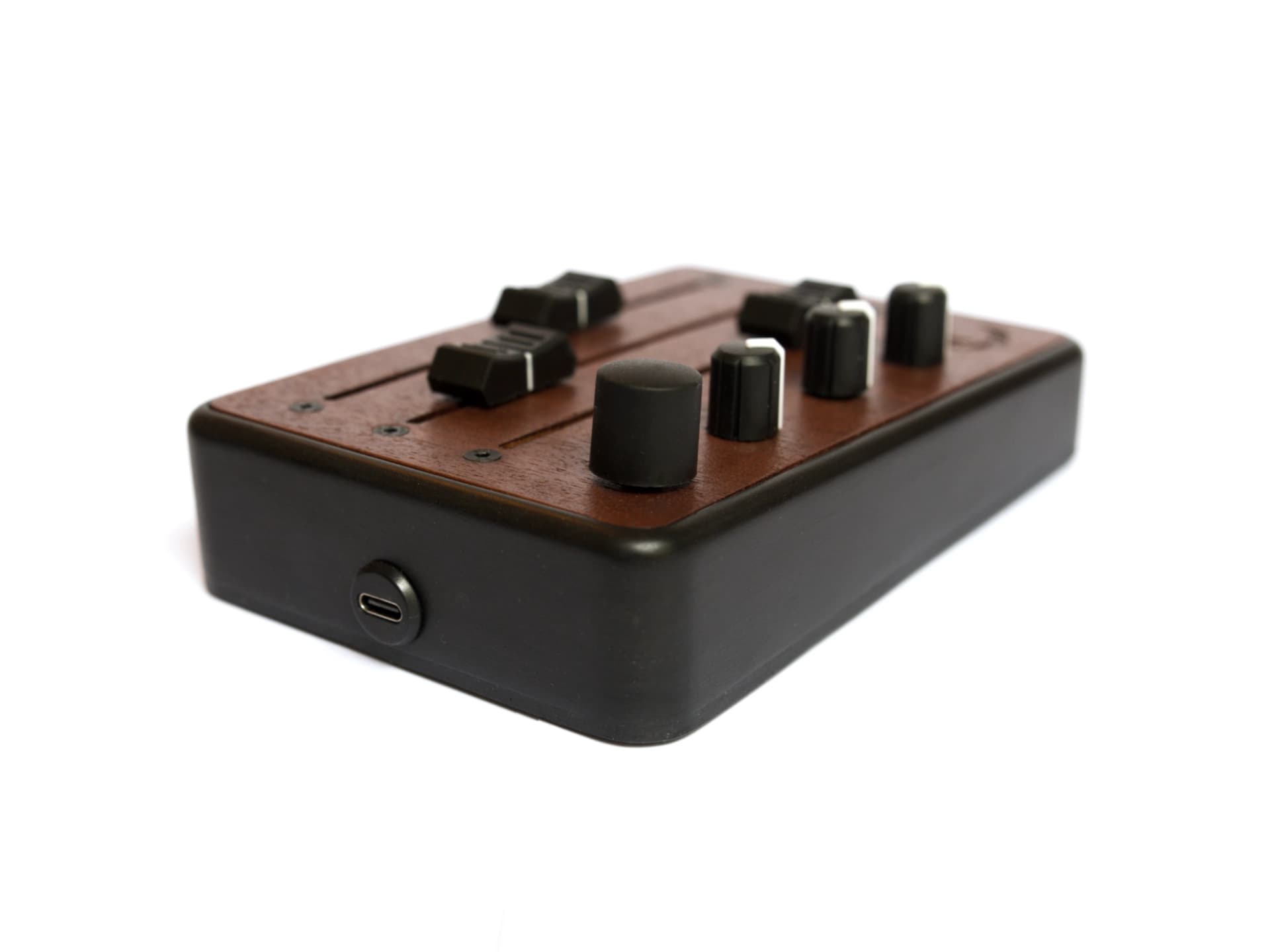 Brise MkII MIDI Controller in three-quarter view, with its USB-C port and rotary encoder