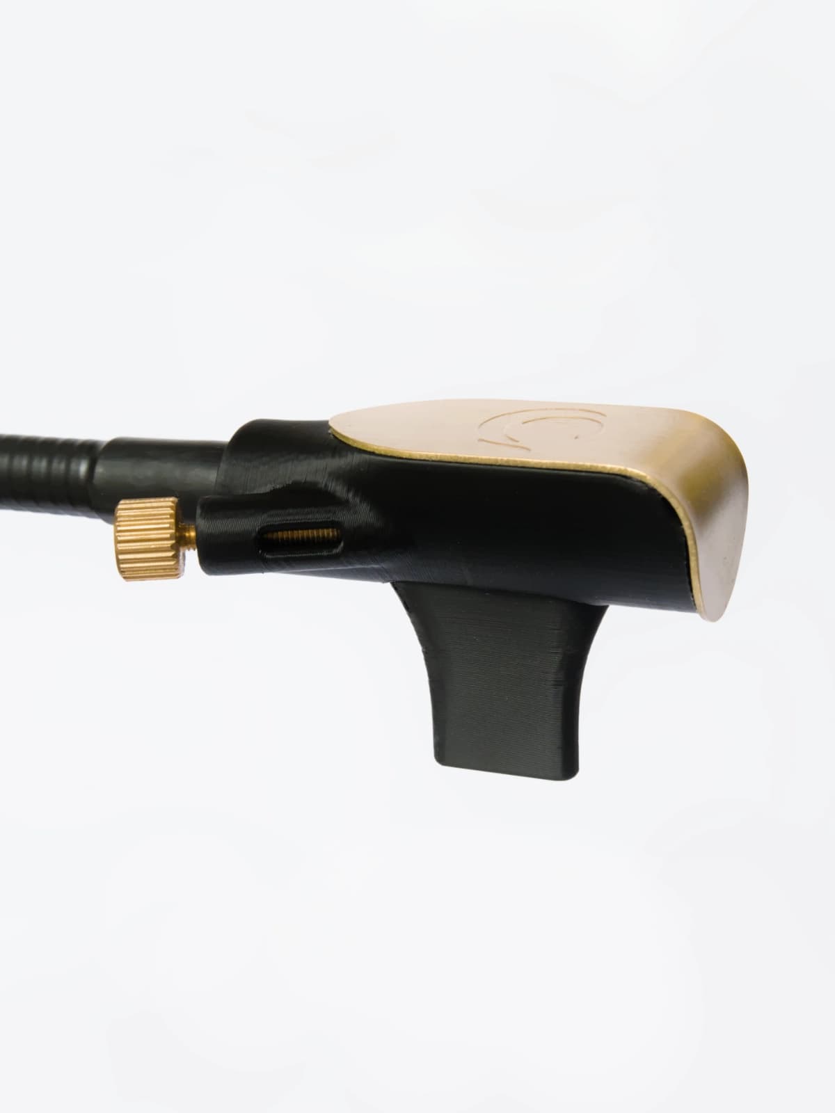 Close-up of the Zephyr mouthpiece, with its brass plate and brass thumb screw