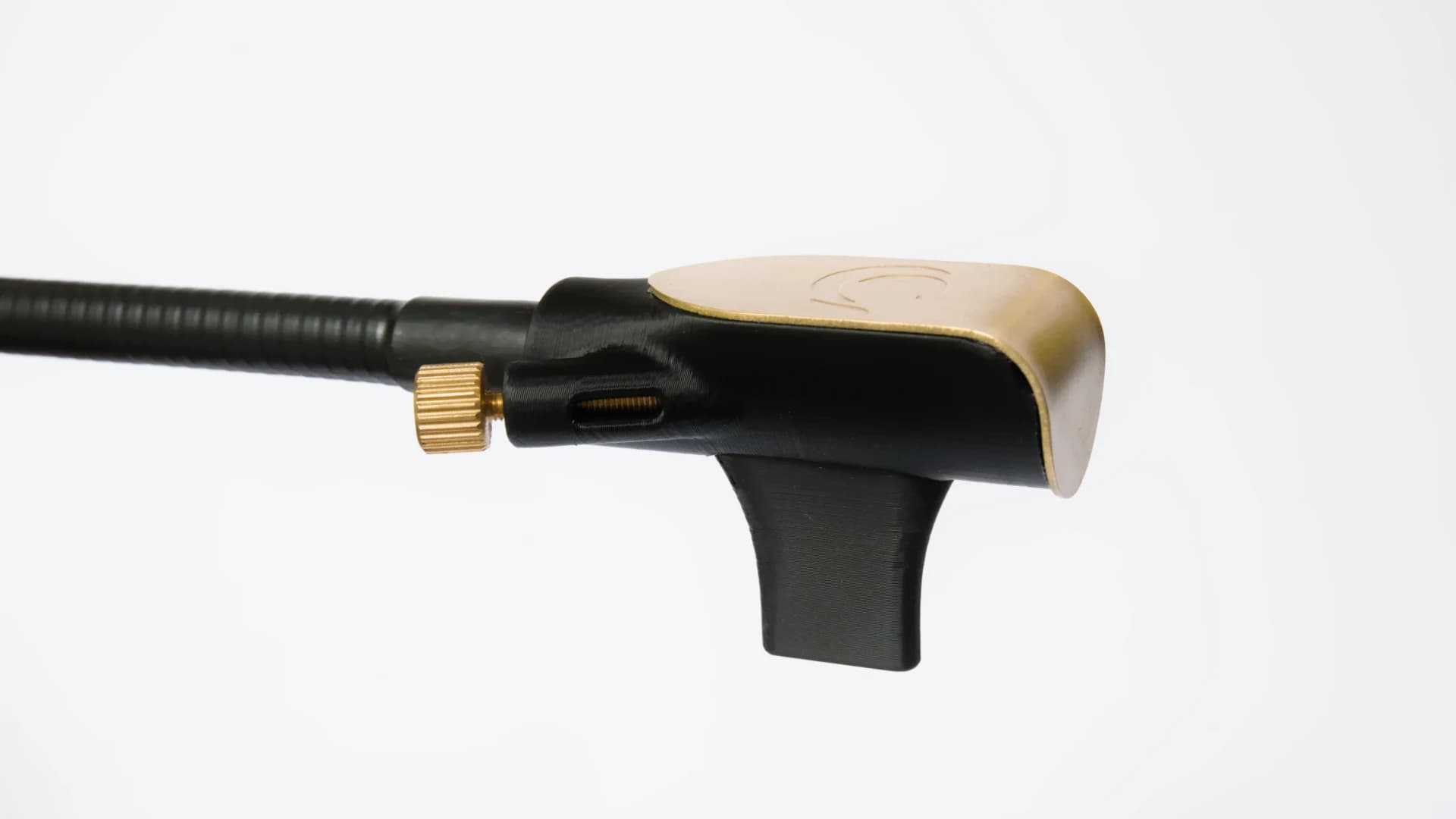 Close-up of the Zephyr mouthpiece, with its brass plate and brass thumb screw